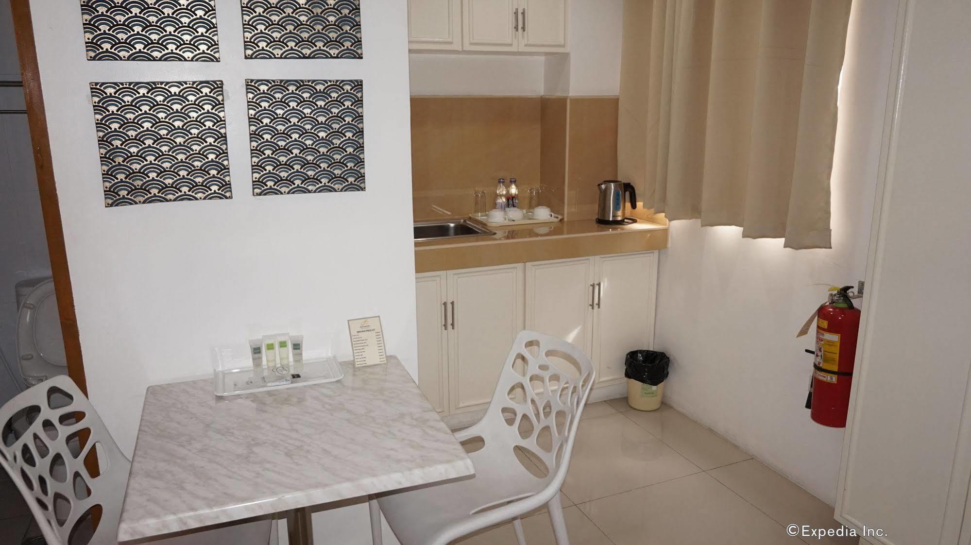 Baymont Suites & Residences Paranaque City Exterior photo