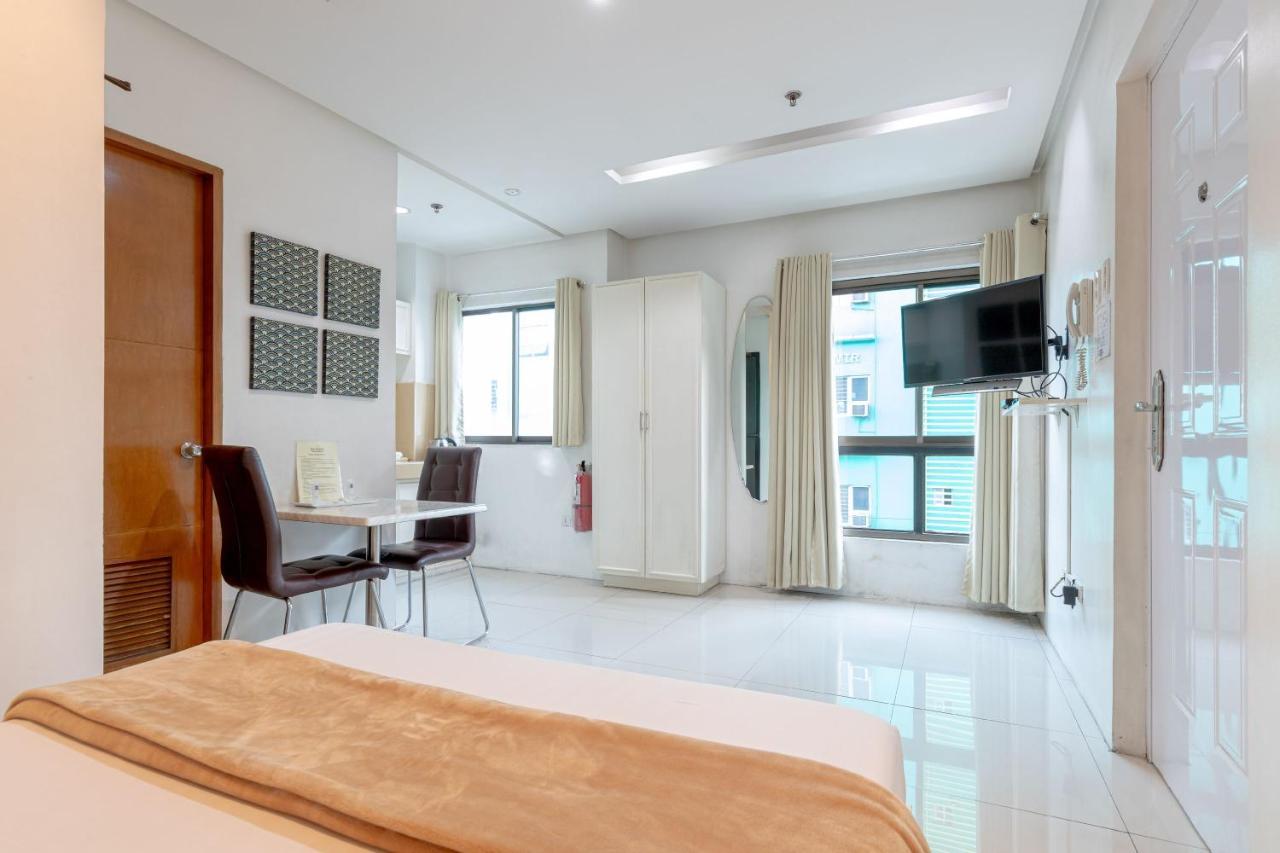 Baymont Suites & Residences Paranaque City Exterior photo